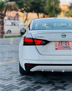 نيسان ألتيما